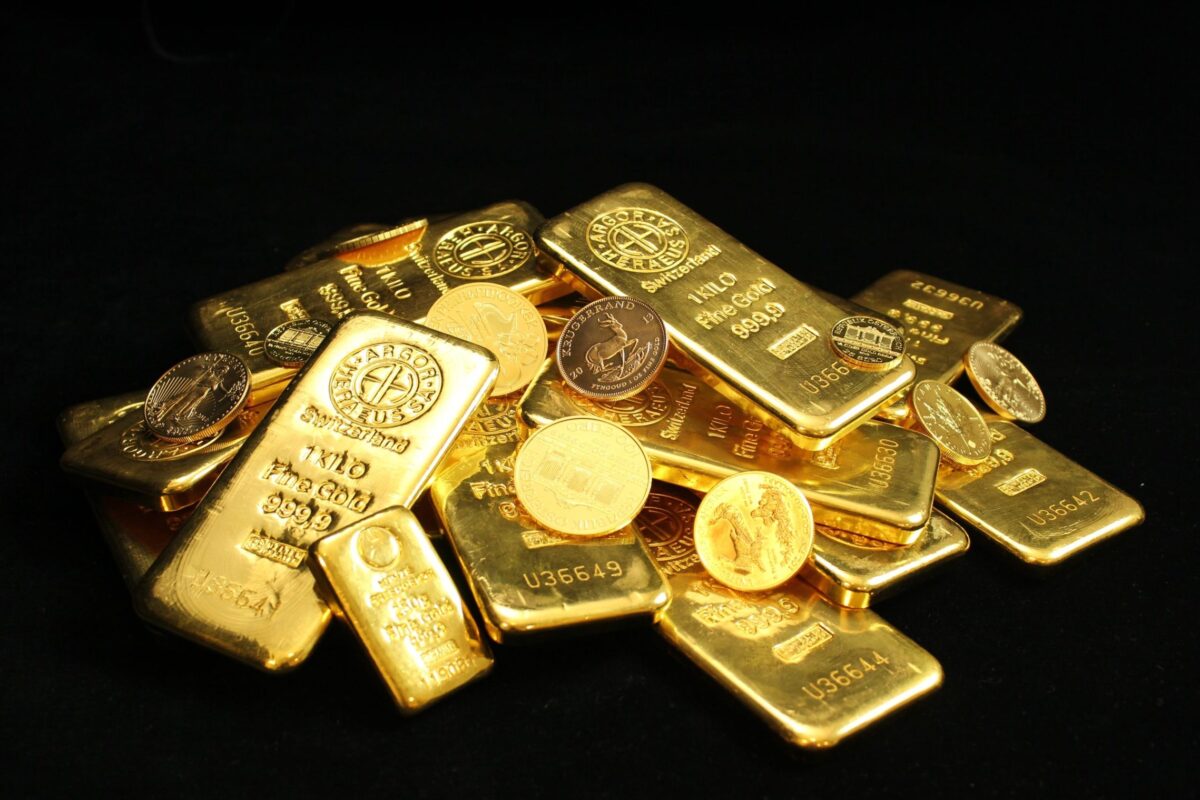 gold and silver round coins