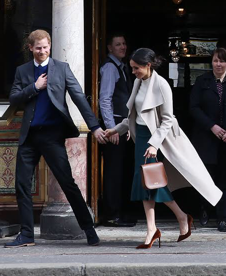 File:Prince Harry and Meghan Markle visit Belfast’s Crown Liquor Saloon - 2018 (27101755228) (cropped).png