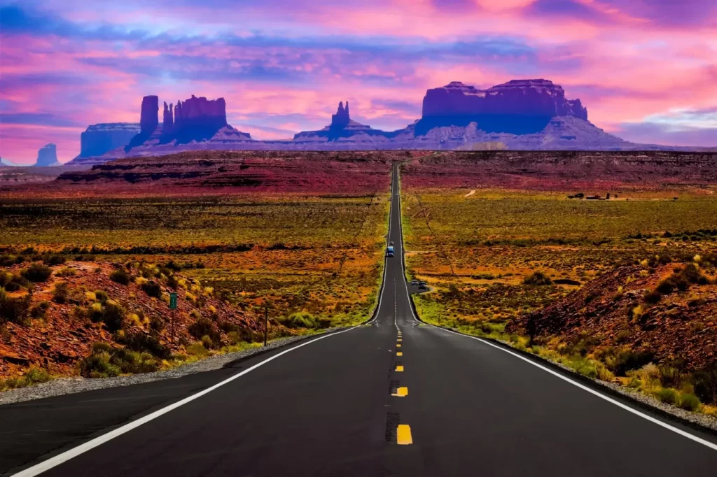 Monument Valley při západu slunce, známá z filmu Forrest Gump