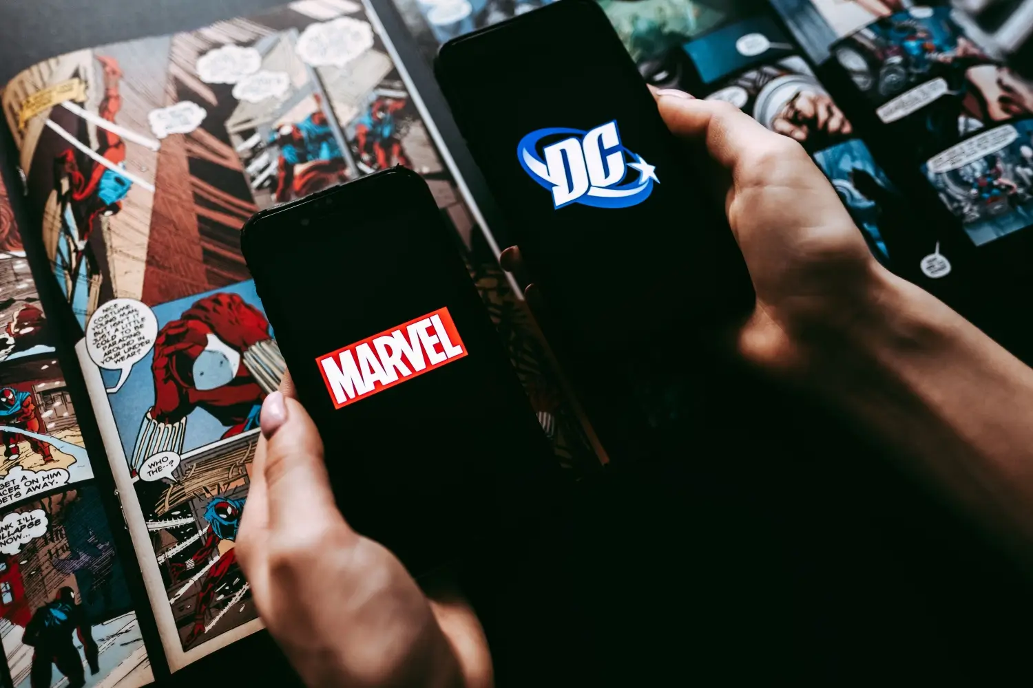 Loga Marvel vs. DC