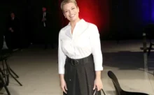 Lucie Borhyová v bílé halence