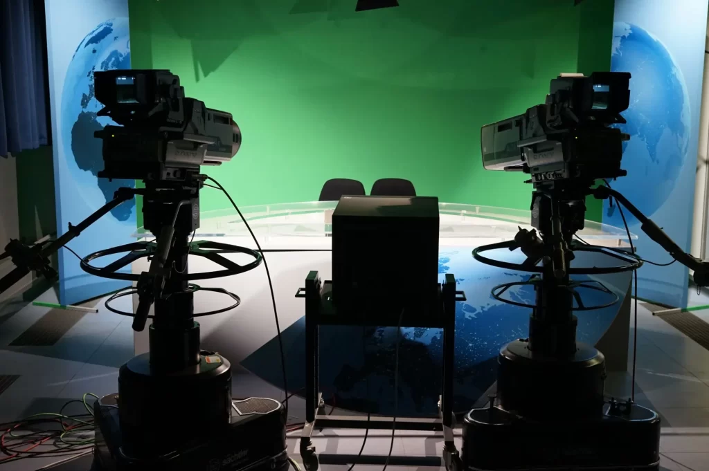 Televizní studio s kamerami