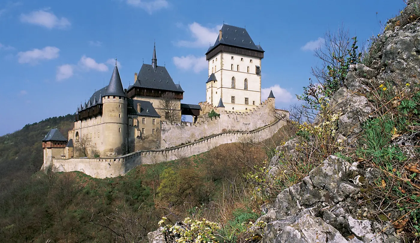 Hrad Karlštejn se stal dějištěm slavné české komedie.