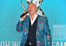 Populární český zpěvák Michal David zpívá novou verzi písně Pár přátel