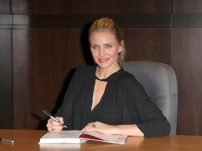 Cameron Diaz podepisuje knihu „The Body Book“ v nakladatelství Barnes & Noble 16. ledna 2014 v Los Angeles