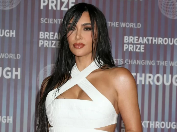 Kim Kardashian na 10. výročním předávání cen Breakthrough Prize v Muzeu filmové akademie 13. dubna 2024 v Los Angeles