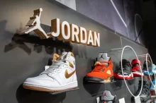Stěna s obchodě s botami značky Air Jordan