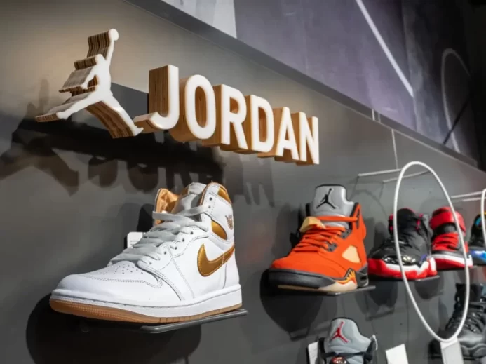 Stěna s obchodě s botami značky Air Jordan