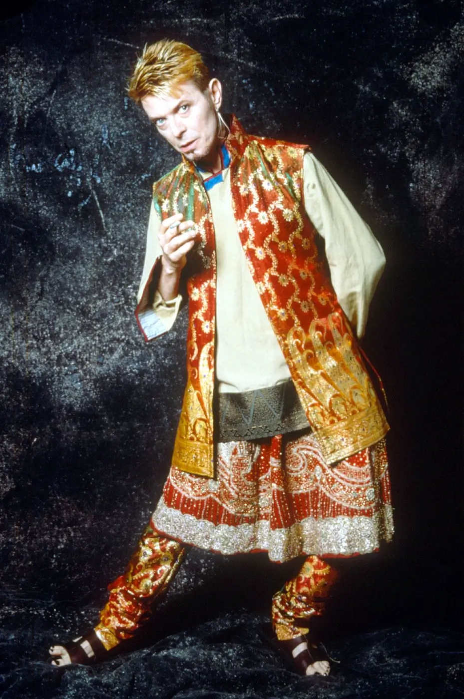 David Bowie v jednom ze svých originálních kostýmů.