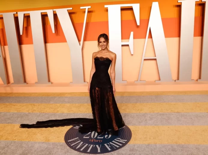 Jessica Alba ve večerních šatech