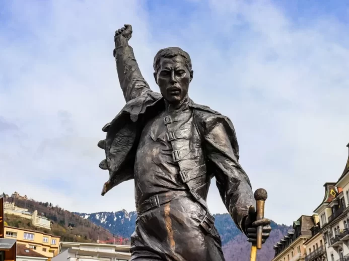Freddie Mercury socha Švýcarsko