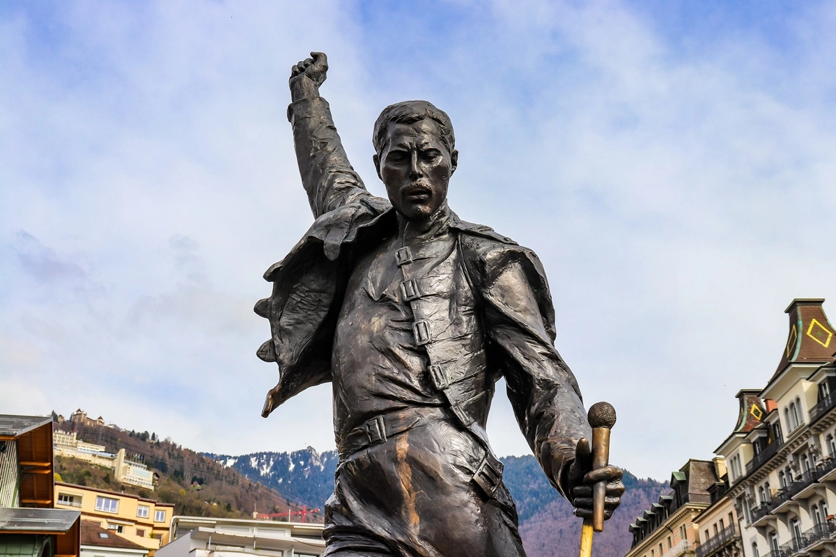 Freddie Mercury socha Švýcarsko