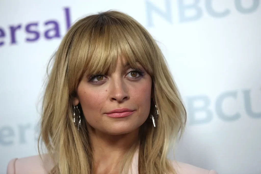 Nicole Richie s výraznou ofinou