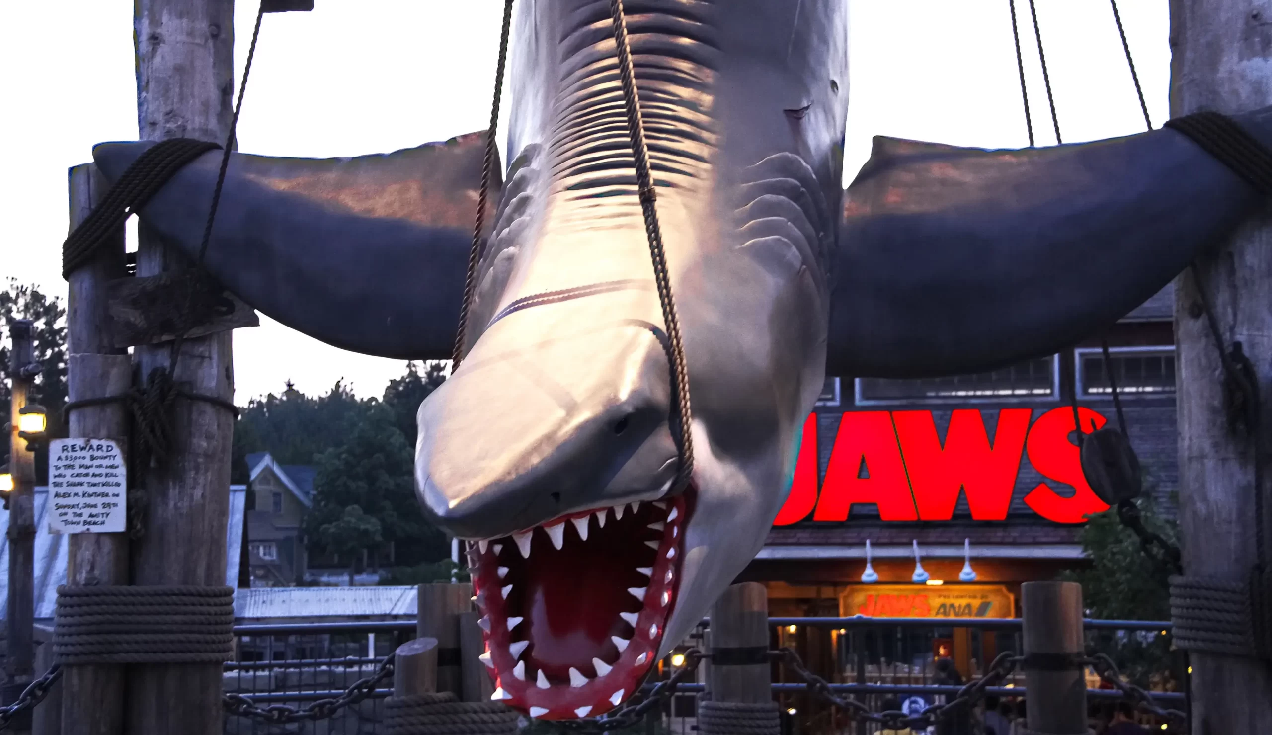  Fotografie žraloka JAWS, jedné z nejznámějších atrakcí v Universal Studios Japan v japonské Ósace