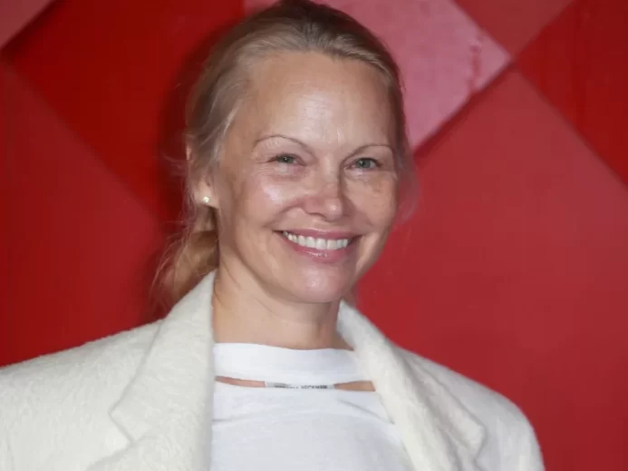 Pamela Anderson se vrátila ke své přirozené kráse