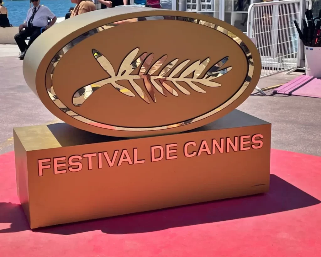 latý znak festivalu v Cannes