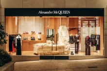 Výloha butiku Alexander McQueen