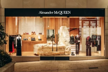 Výloha butiku Alexander McQueen