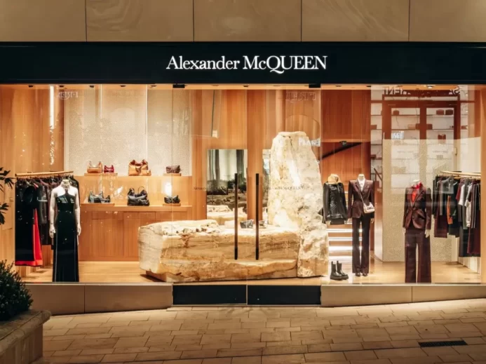 Výloha butiku Alexander McQueen