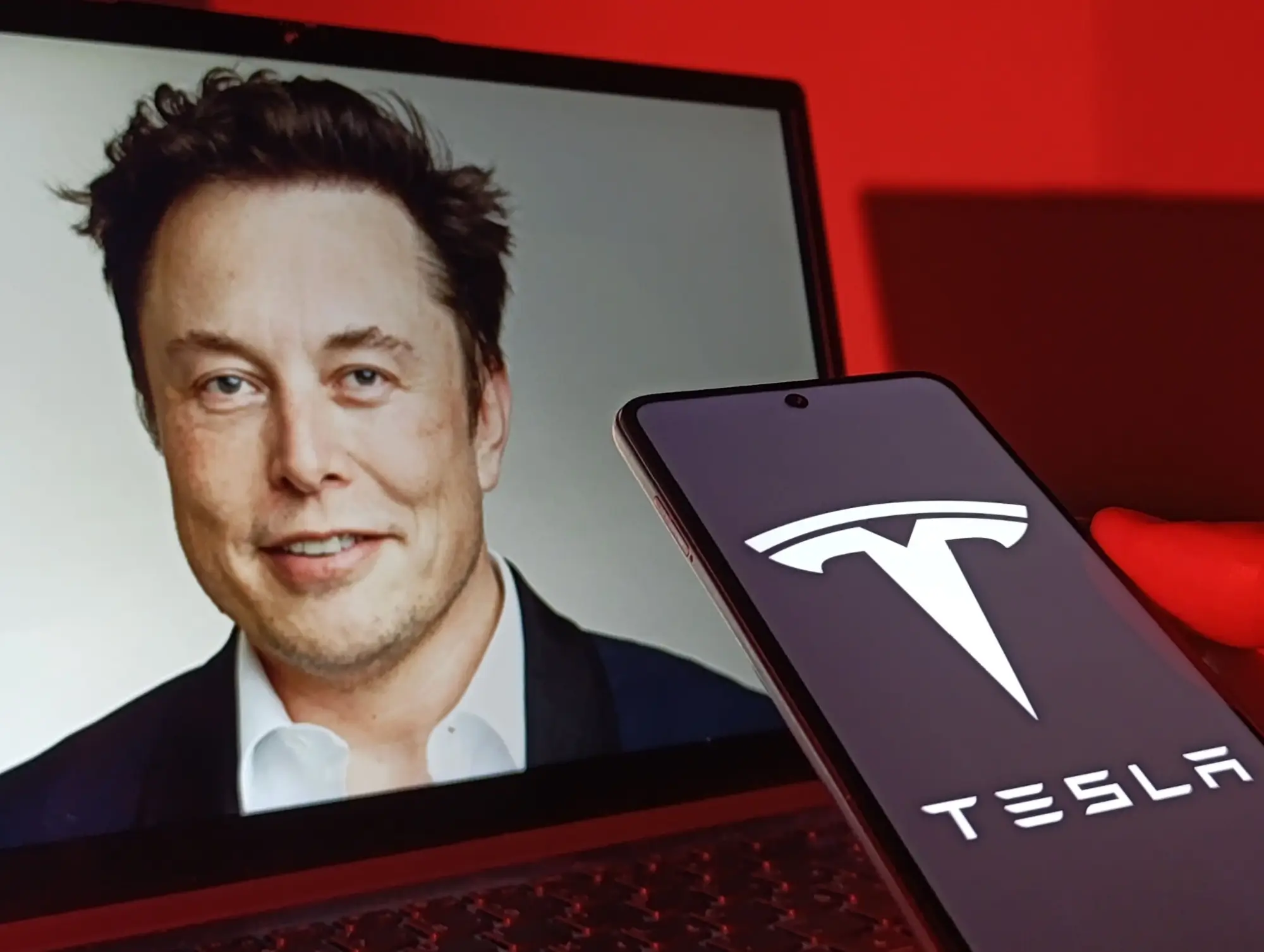 - VIPshow Elon Musk je neodmyslitelný symbol Tesly.