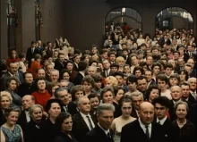 Lidé na hasičském bálu ve filmu Hoří, má panenko