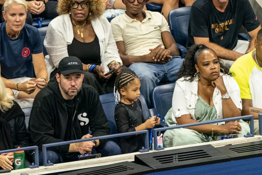 Manžel Sereny Alexis Ohanian a jejich dcera Olympia, která má pečlivě zapletené vlásky ozdobené bílými korálky