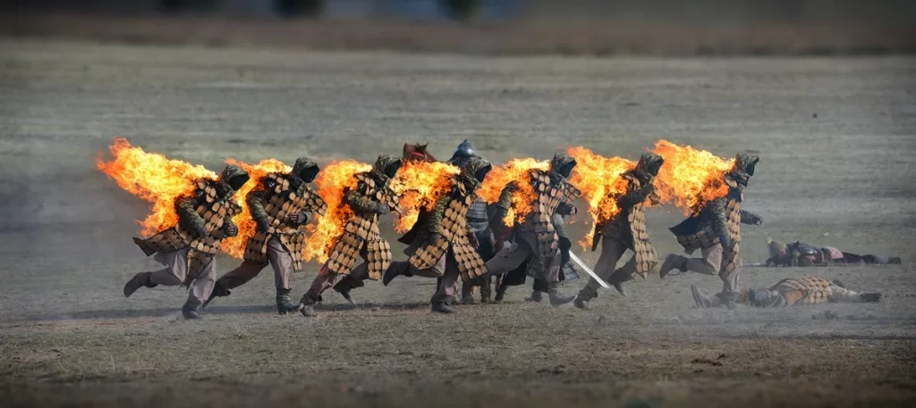 Kaskadéři japonští vojáci hořící kostýmy