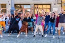 Flash mob nepřestává fascinovat.