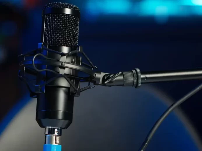 Proč nás tak fascinují podcasty? Stačí je poslouchat