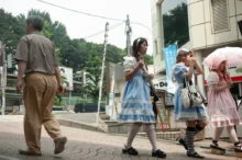 Harajuku fashion hrající všemi barvami.