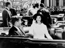 John Fitzgerald Kennedy (1917-1963), americký prezident, s manželkou Jackie (1929-1994)