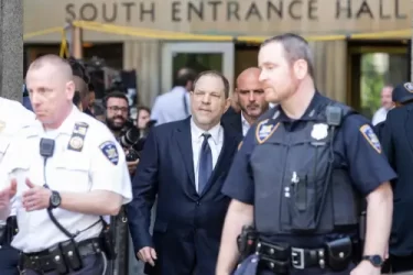 Harvey Weinstein odchází od soudu poté, co během projednávání obžaloby ze znásilnění a trestného činu pohlavního zneužívání u Nejvyššího soudu státu New York nepřiznal vinu