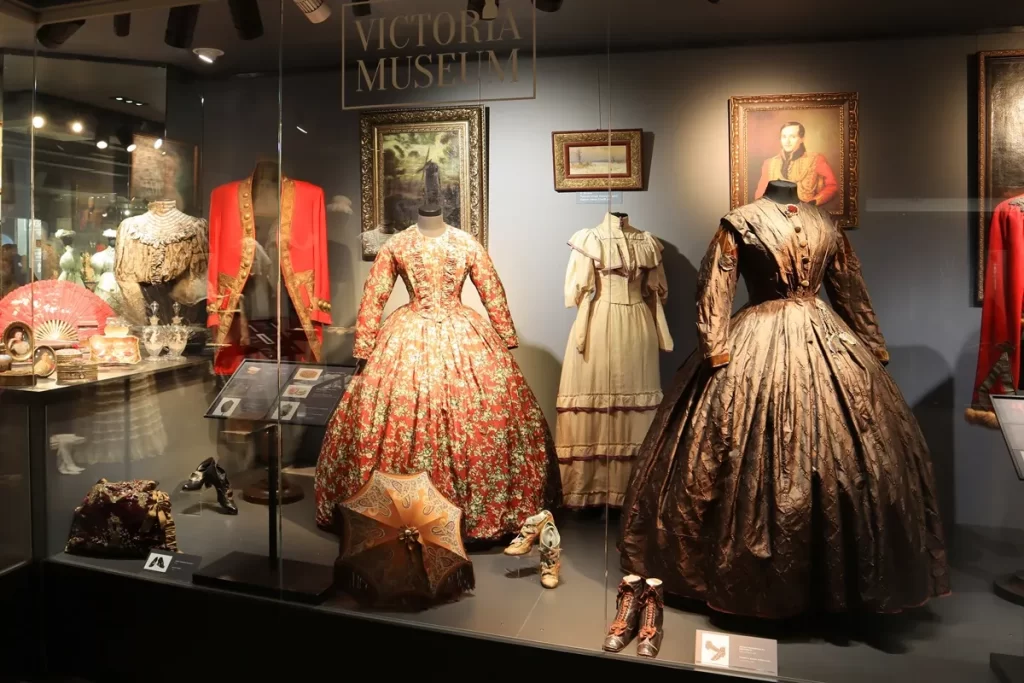 Historické dámské šaty muzeum