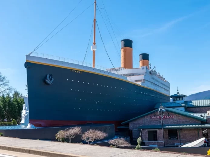 Titanic replika lodi