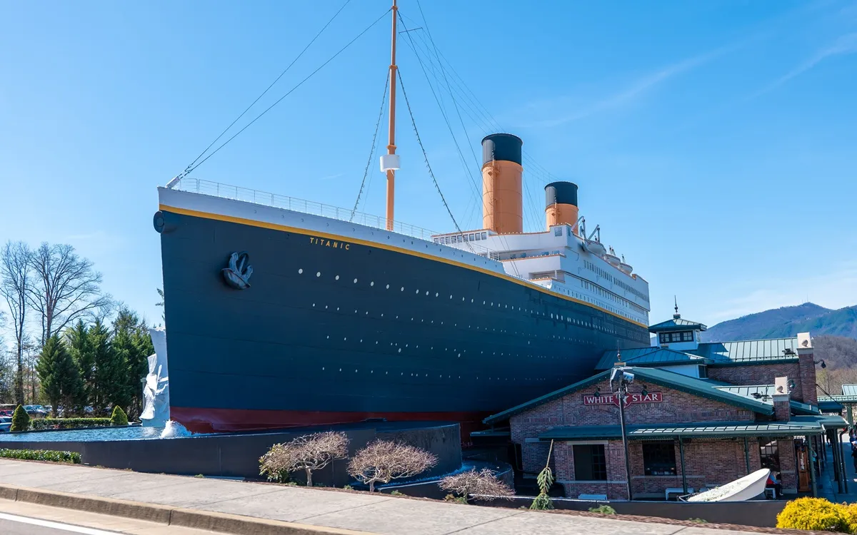 Titanic replika lodi
