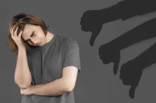 Muž s utrápeným výrazem