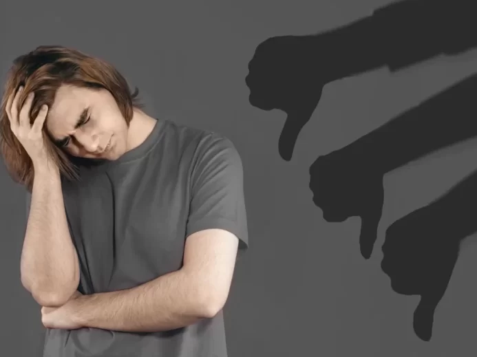 Muž s utrápeným výrazem