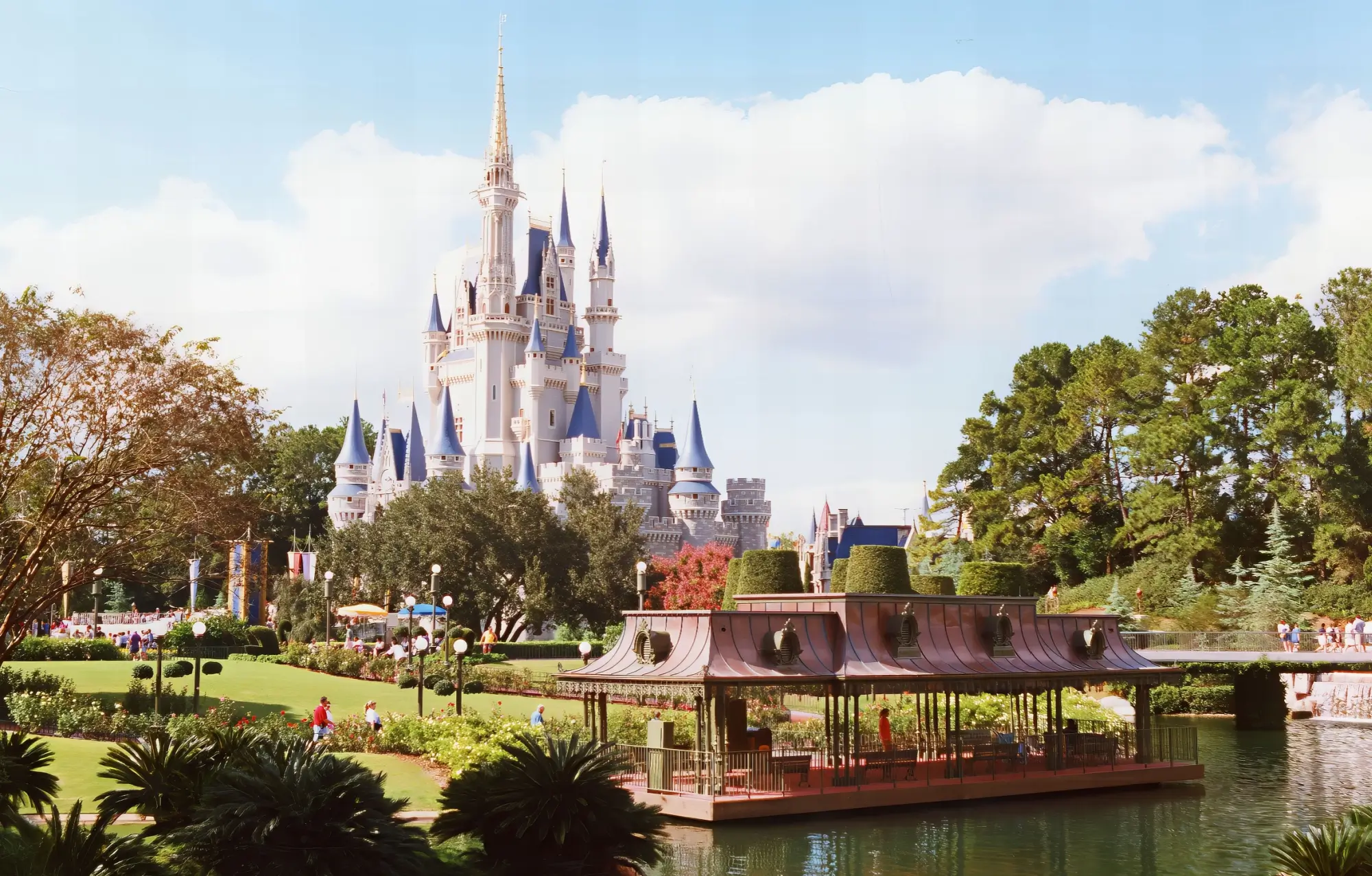 Slavný Popelčin hrad Walta Disneyho.