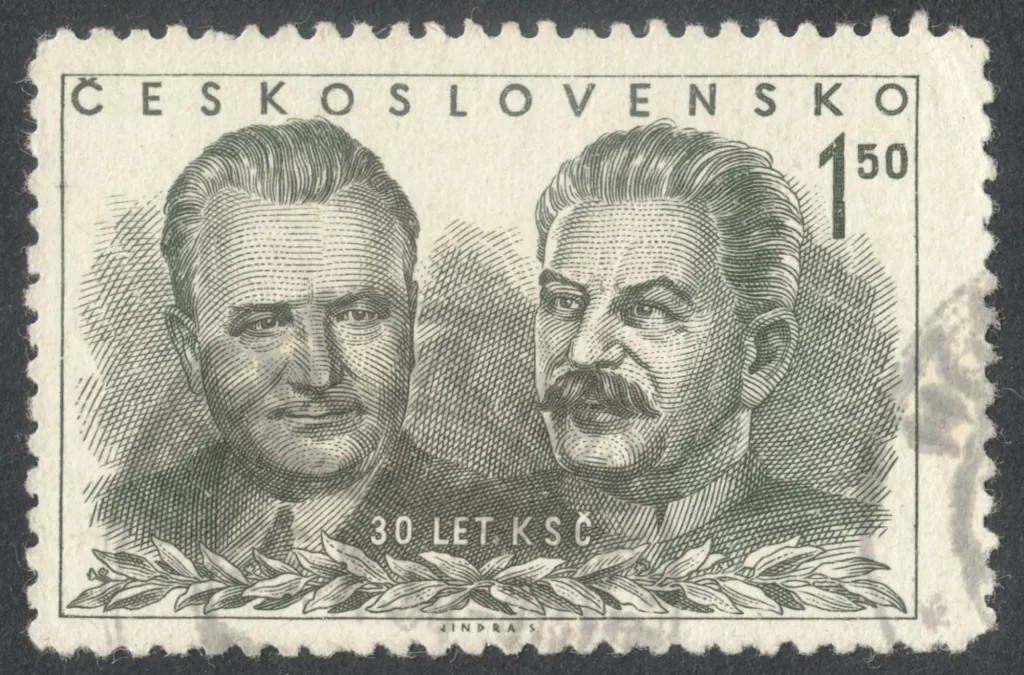 Poštovní známka z éry socialistického Československa s portréty dvou předních představitelů Komunistické strany Československa.