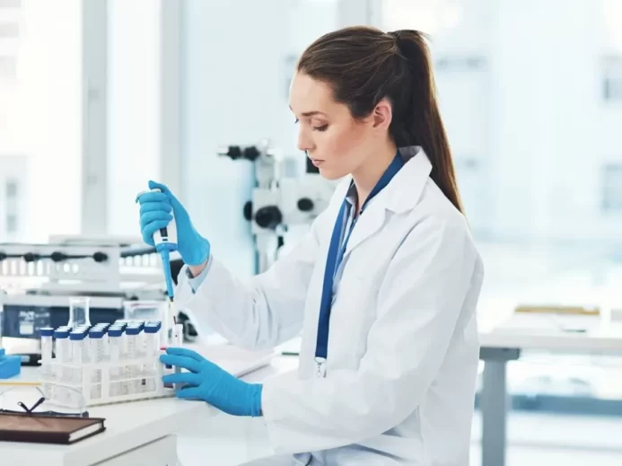 Rosalind Franklin je inspirací pro nové generace mladých vědkyň Žena věda laboratoř
