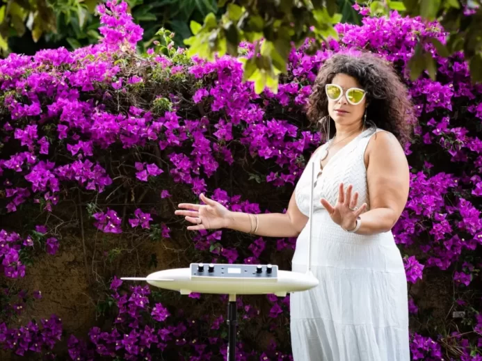 Theremin - jeden z mnoha netypických hudebních nástrojů.