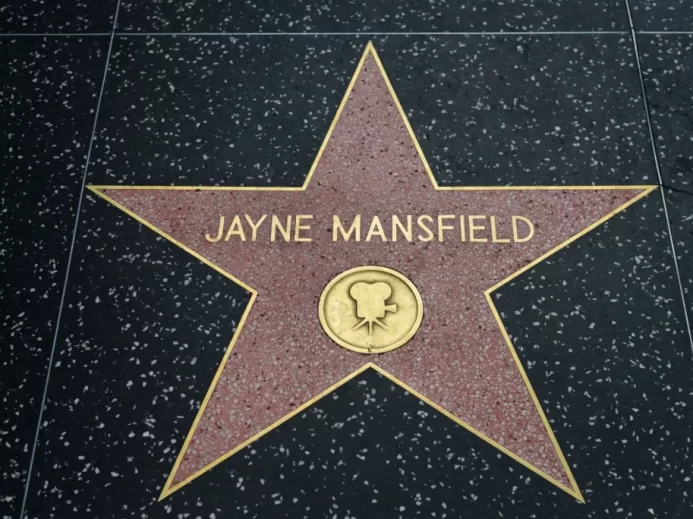 Jayne Mansfieldá byla nezapomenutelná ikona.