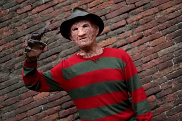 Freddie Krueger u ciglové zdi