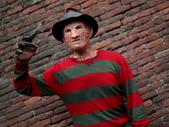 Freddie Krueger u ciglové zdi
