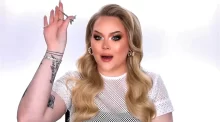 NikkieTutorials při natáčení beauty videa