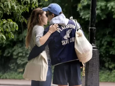 Harry Styles a Olivia Wilde v objetí