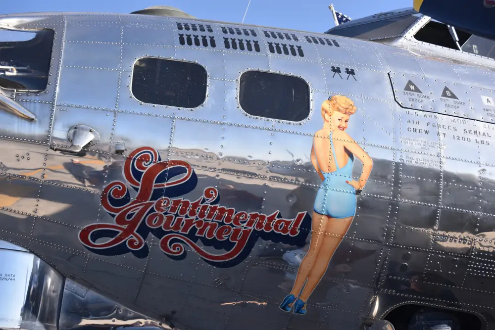 „Betty Grable“ „pin-up“ zdobila letoun B-17 Flying Fortress z druhé světové války