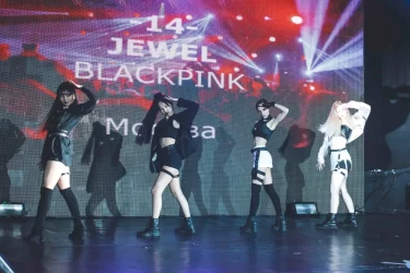 Členky skupiny BLACKPINK na pódiu