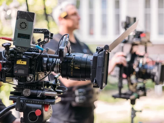 Nejdelší film trvá 857 hodin Filmová kamera