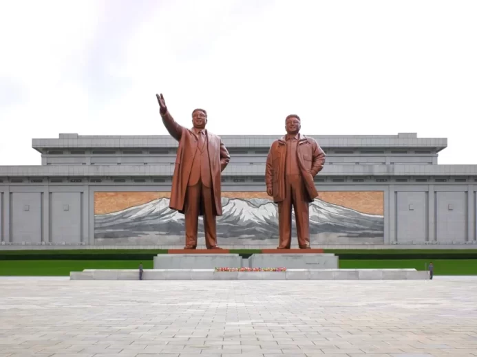 Severní Korea Kim Čong socha